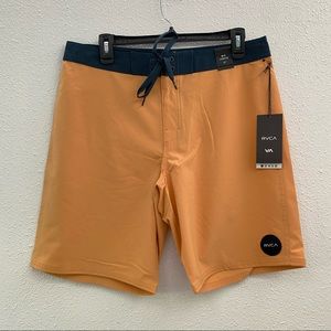 RVCA Shorts, Yellow, size 32, hybrids.